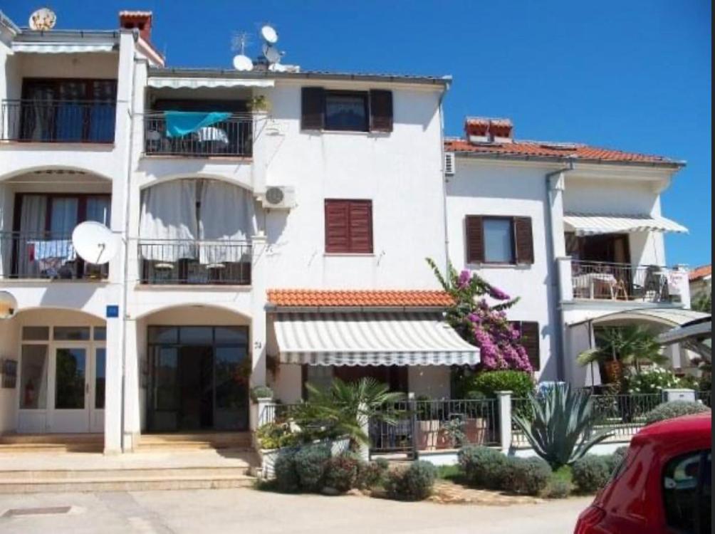 Olivia, Seaside Apartment In Medulin, Croatia Luaran gambar